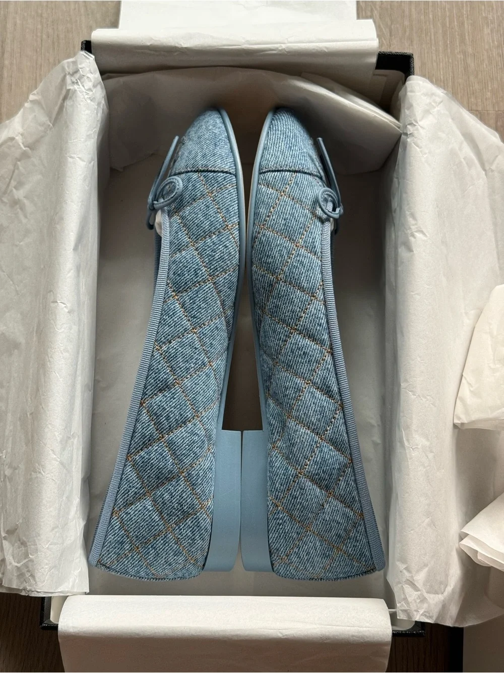 CHANEL authentic light